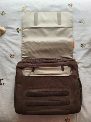 Maletín portátil NeuElements Marrón