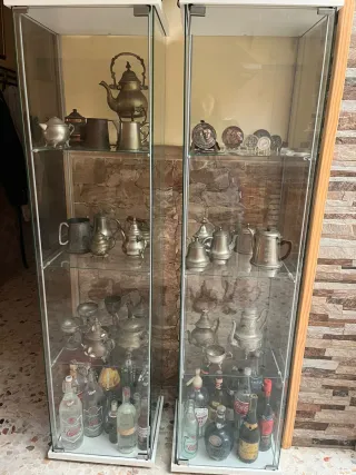 Estanterías de cristal y metal