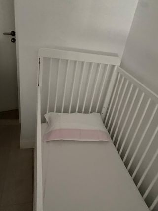 Cuna blanca 60x120 con barrera abatible