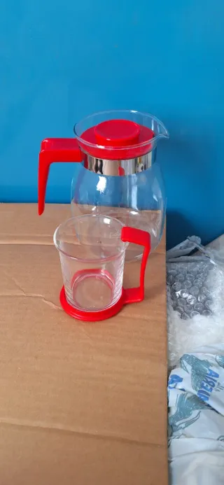 Set di caraffa e 4 bicchieri per succo