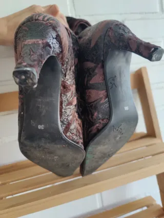 Botas de tela marrones y negras