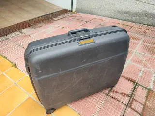 Maleta de viaje dura negra con combinación