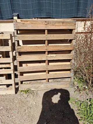 13 Palés de madera variados