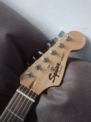 Guitarra eléctrica Fender Squier Stratocaster