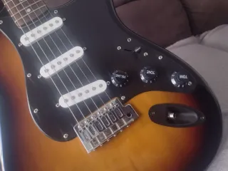 Guitarra eléctrica Fender Squier Stratocaster