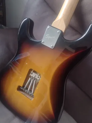 Guitarra eléctrica Fender Squier Stratocaster