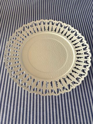 Plato decorativo chapa troquelada y  vaso talavera