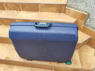 Maleta de viaje azul y turquesa