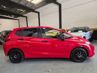 Honda Jazz automático con libro de revisiones.