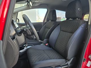 Honda Jazz automático con libro de revisiones.