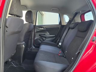 Honda Jazz automático con libro de revisiones.