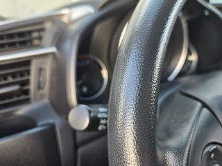 Honda Jazz automático con libro de revisiones.