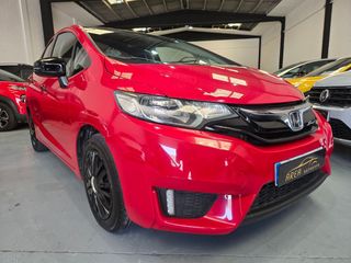 Honda Jazz automático con libro de revisiones.