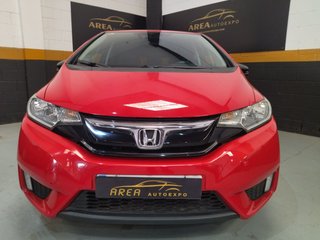 Honda Jazz automático con libro de revisiones.