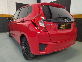 Honda Jazz automático con libro de revisiones.