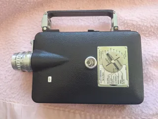 Cámara Cine Antigua Kodak en su estuche