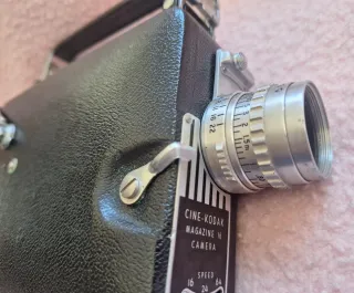 Cámara Cine Antigua Kodak en su estuche