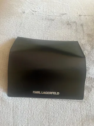 Funda para gafas Karl Lagerfeld negra