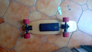 Skateboard con disegno drago fiamme