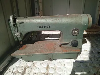 Máquina de coser REFREY 906 antigua. pujen por ell