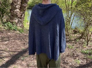 Poncho azul tejido talla única con capucha