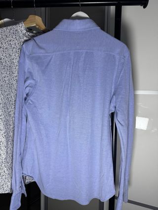 Camisa azul de manga larga