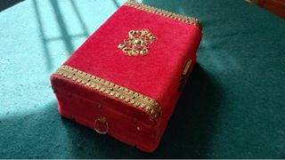 Antigua caja joyero musical