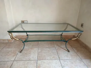 Mesa centro cristal y hierro forjado dorado