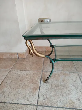 Mesa centro cristal y hierro forjado dorado