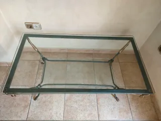 Mesa centro cristal y hierro forjado dorado