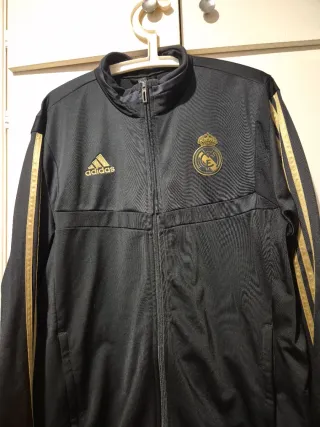Chaqueta Real Madrid Adidas Negra y Dorada