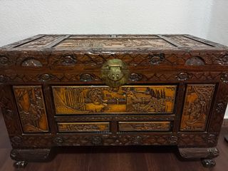 Arcón baúl madera labrado oriental