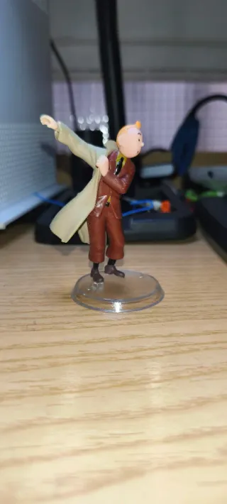Figura Tintín traje marrón