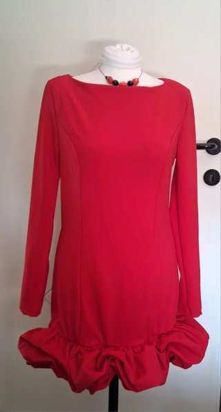 Vestito elegante rosso con rouches