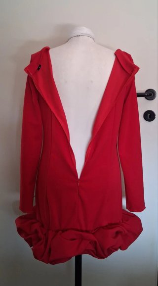 Vestito elegante rosso con rouches