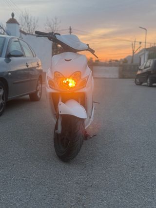 Yamaha Jog RR Blanca