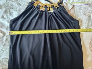 Mono largo negro con detalles dorados