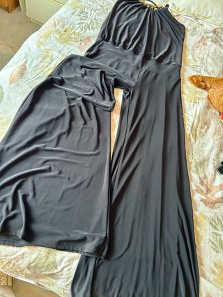 Mono largo negro con detalles dorados