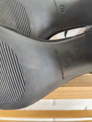 Zapatos de tacón negros Amazon Essentials