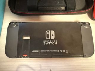PACCHETTO NINTENDO SWITCH V2 + SD 32GB + 2 COMANDI + F