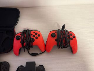 PACCHETTO NINTENDO SWITCH V2 + SD 32GB + 2 COMANDI + F