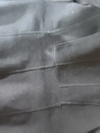 Abrigo negro mujer con cuello de pelo azul marino