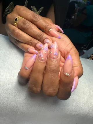 manicurista cuento con experiencia de más de 10año
