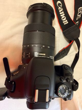 Canon EOS 600D + Objetivo 18-135  IS USM + extras