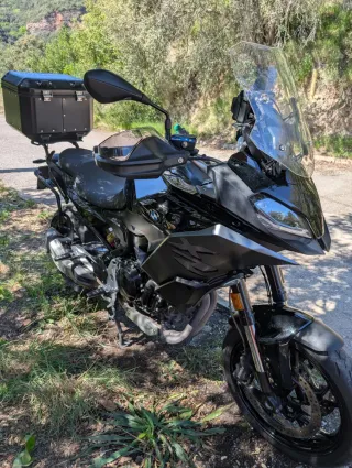 BMW F900XR Triple Black
