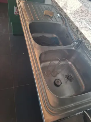 Fregadero doble con escurridor