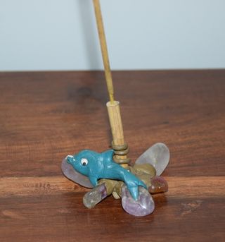 Porta incenso golfinho com minerais