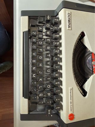 Máquina de escribir Olympia Traveller de Luxe