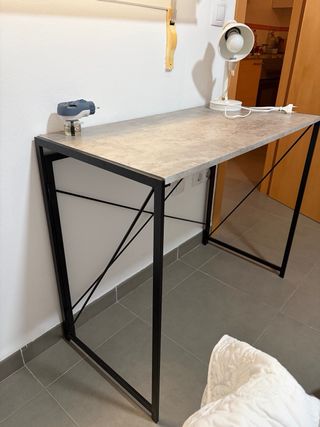 Mesa plegable Amazon gris y negra.  Gaming estudio