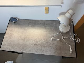 Mesa plegable Amazon gris y negra.  Gaming estudio